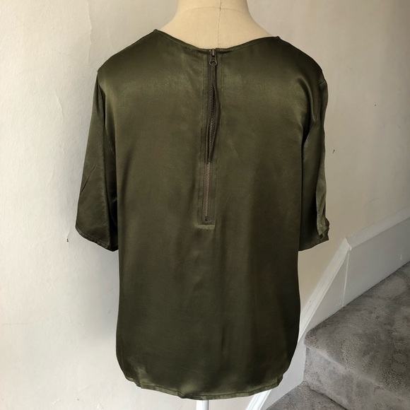 Lilla P Green Sateen Back Zip Short Sleeve Crew Neck Tee Shirt Blouse Size S - Picture 4 of 8